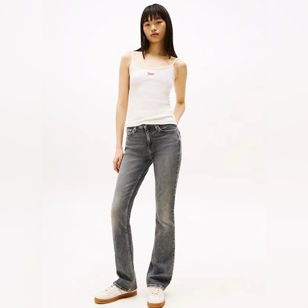 NWT Tommy Hilfiger mid rise distressed 5 pocket stretch bootcut denim jeans 31